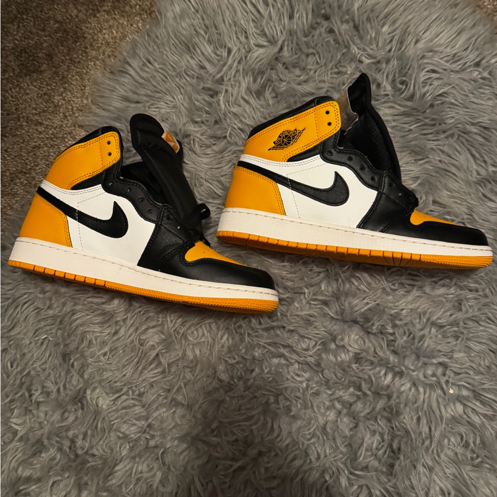 Jordan 1 Retro High OG GS size 6.5 Women’s size 8